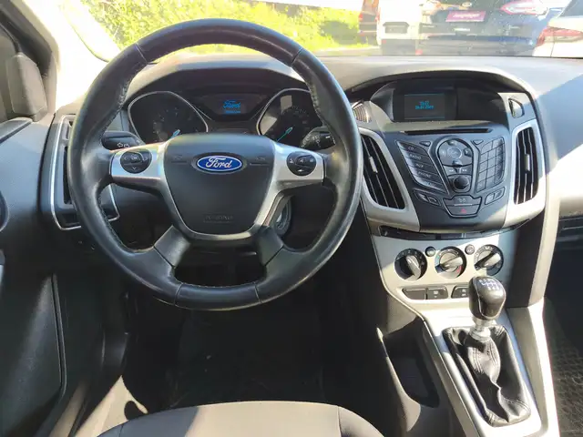 Ford Focus view 14