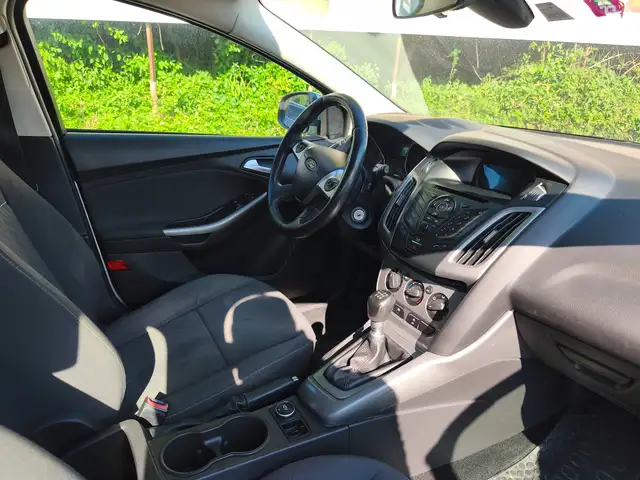 Ford Focus view 12