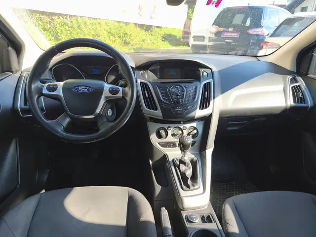 Ford Focus view 13