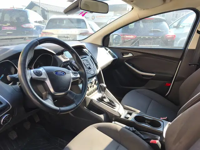 Ford Focus view 9