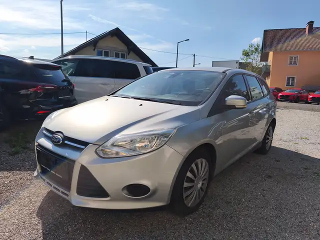 Ford Focus view 2