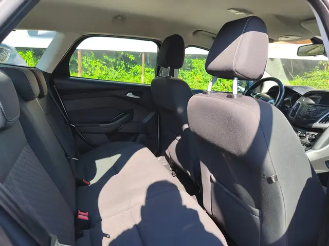 Ford Focus view 11