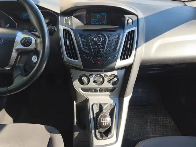Ford Focus view 15