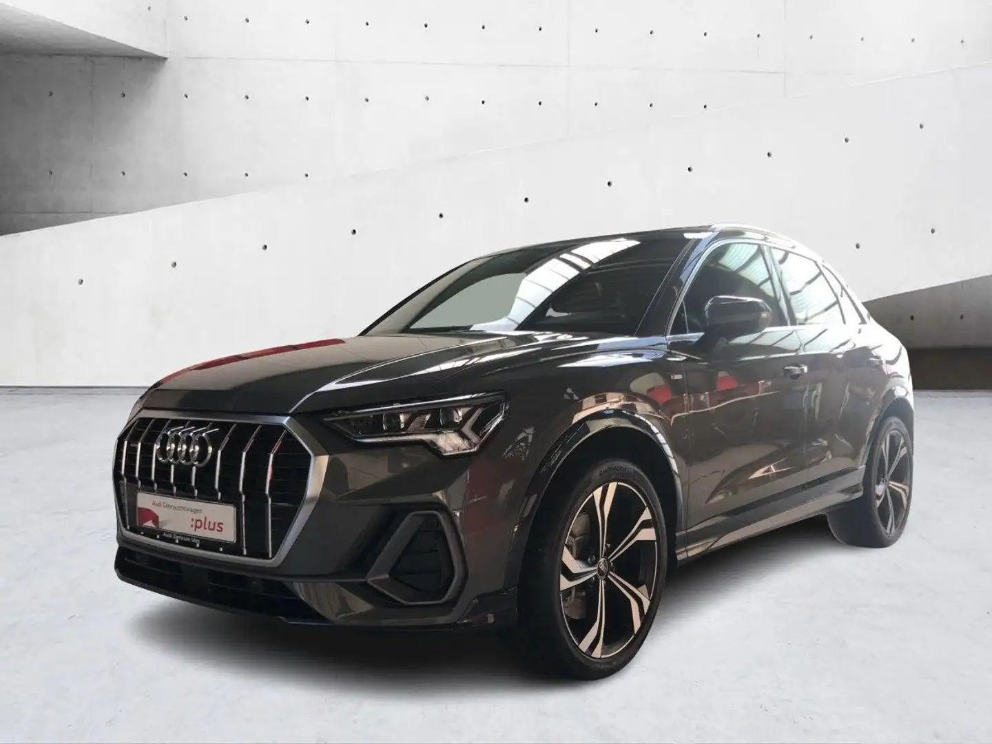 Audi Q3 S-Line 45 TFSI qu 20 AHK PANO STHZ 5J.GAR. Gris - 2