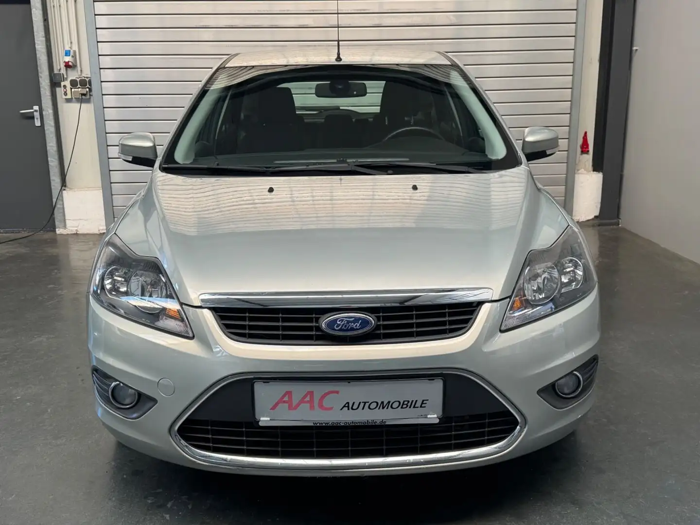 Ford Focus Lim. Titanium/1.Hand/Sitzheiz./AHK/42.000 Grau - 2