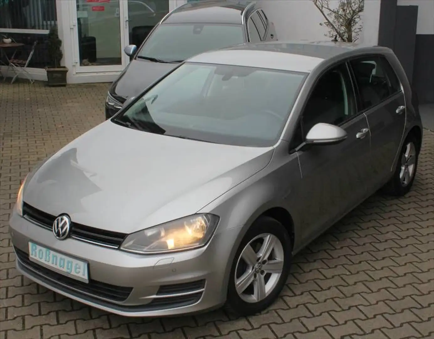 Volkswagen Golf VII 5-tür 2,0 TDI Comfortline Navi Sitzhzg Gris - 1