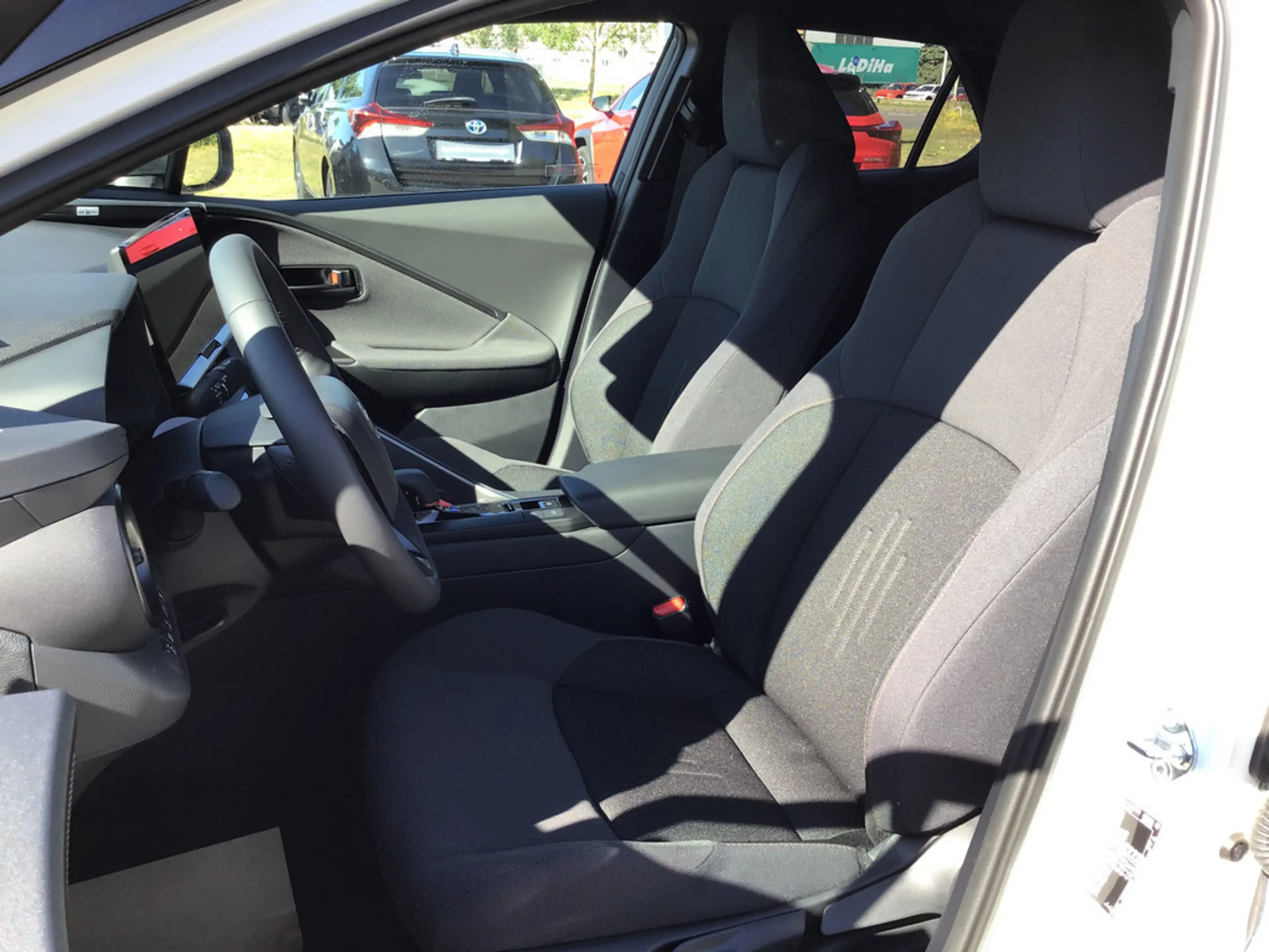 Toyota C-HR 2.0 Plug-In Hybrid FWD Teamplayer LED — photo 14