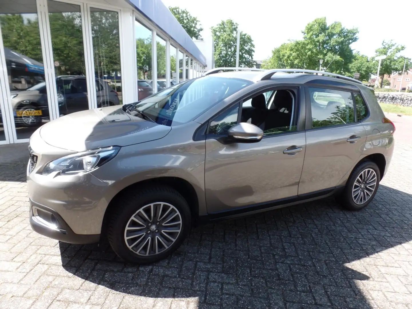 Peugeot 2008 1.2 PureT. Blue Lion Grijs - 2