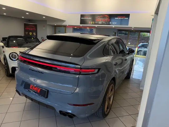 Porsche Cayenne view 14