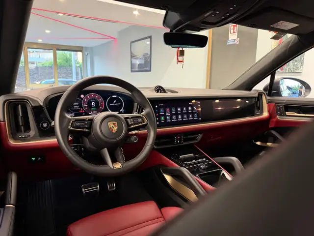 Porsche Cayenne view 10