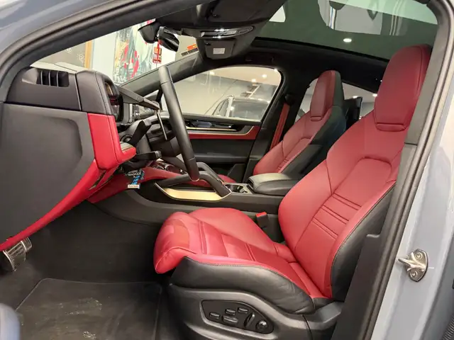 Porsche Cayenne view 7