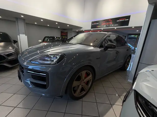 Porsche Cayenne view 4