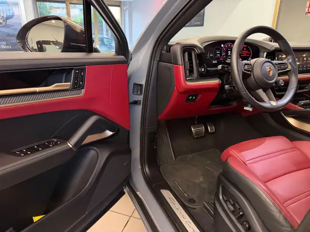 Porsche Cayenne view 6