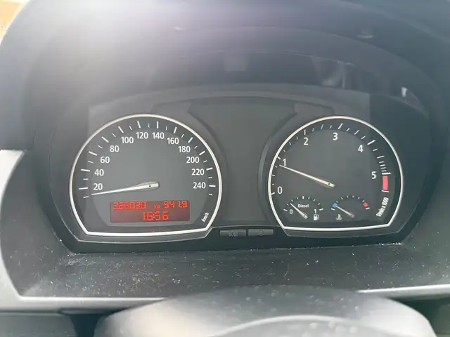 BMW X3 view 18