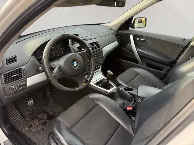 BMW X3 view 12