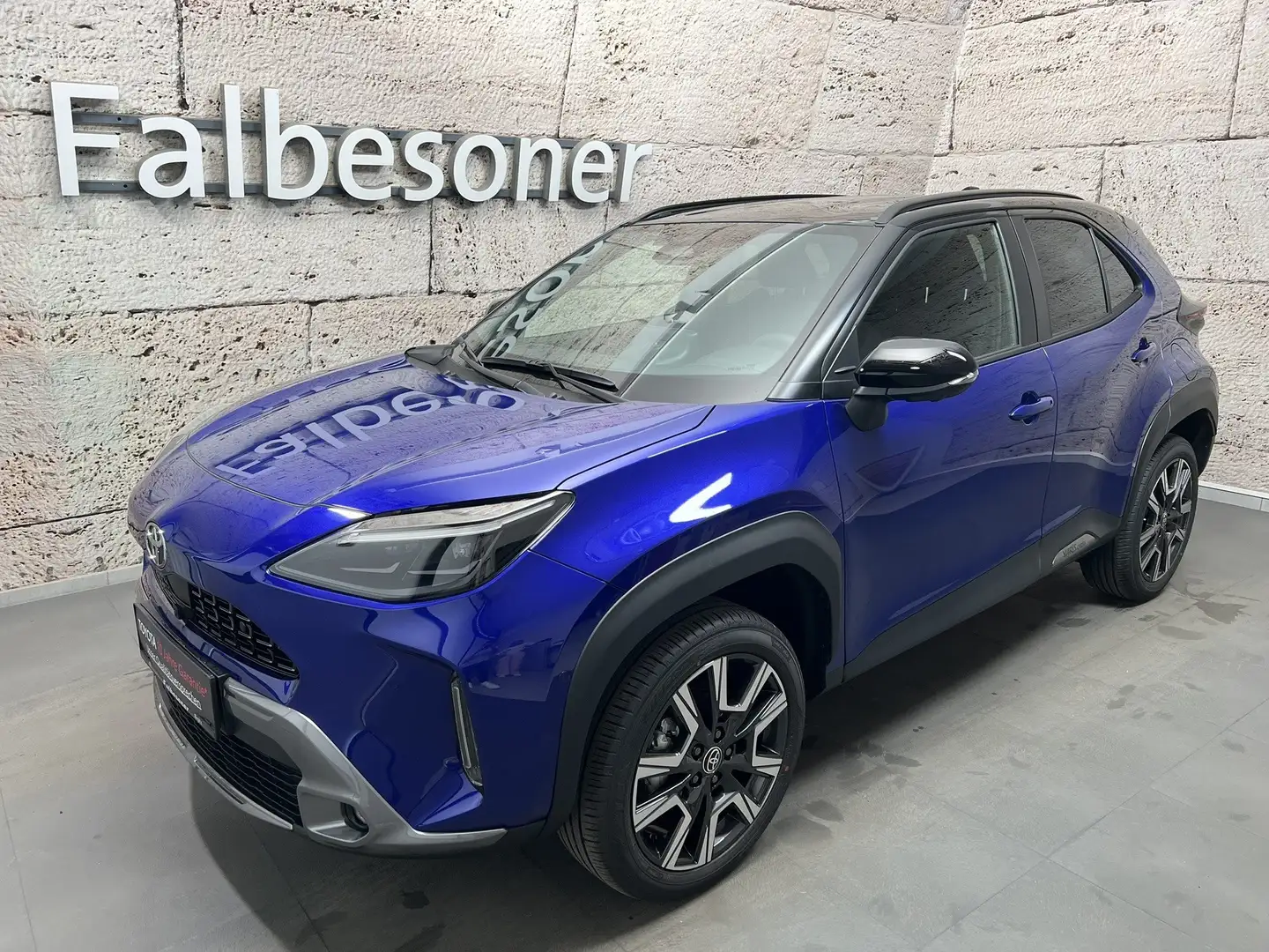 Toyota Yaris Cross 1,5 Hybrid AWD-i Style + Safety Paket Blau - 2