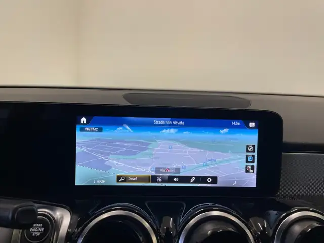Mercedes-Benz GLB view 9