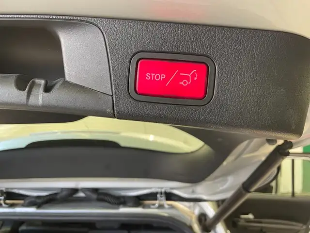 Mercedes-Benz GLB view 8