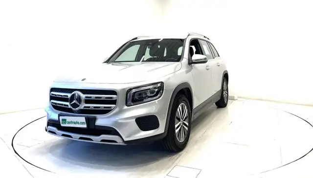 Mercedes-Benz GLB view 3