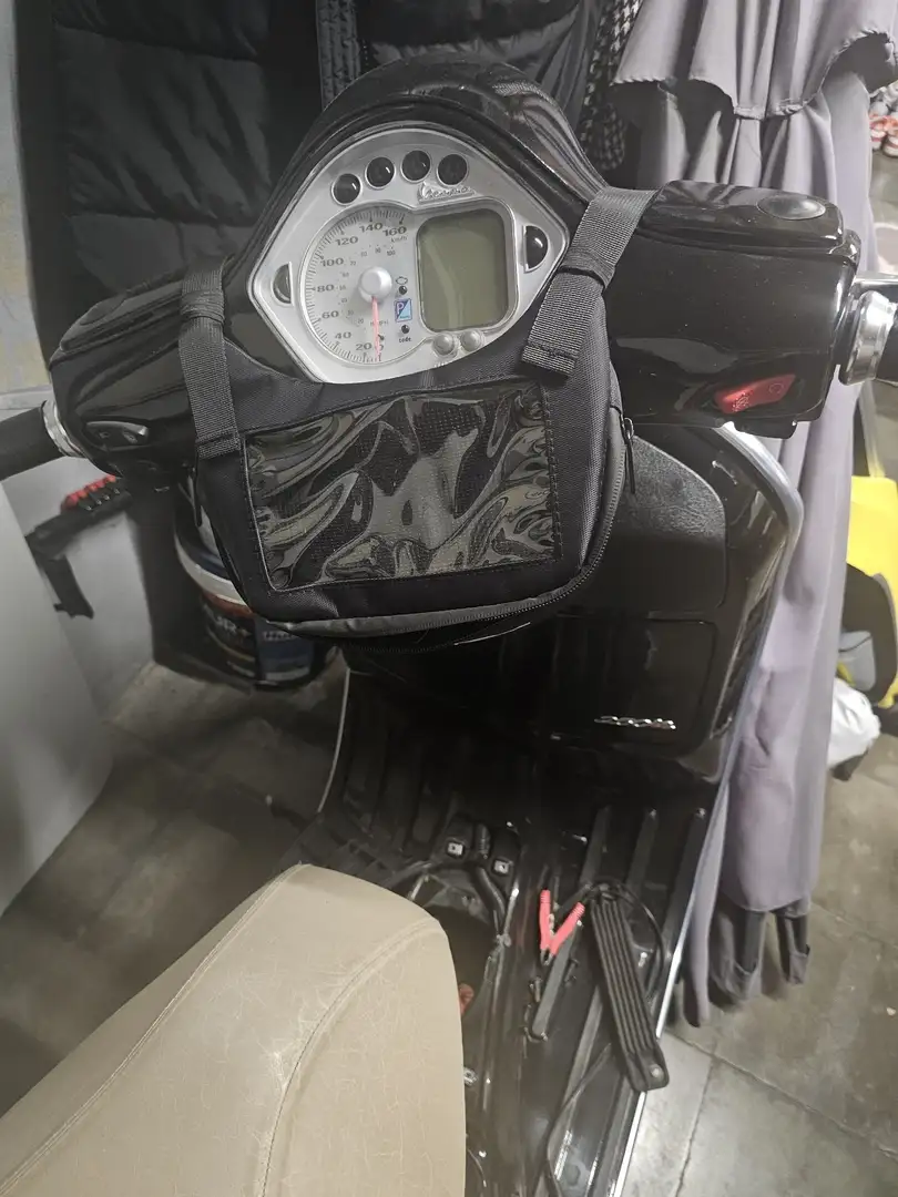 Vespa GTS 250ie Schwarz - 2