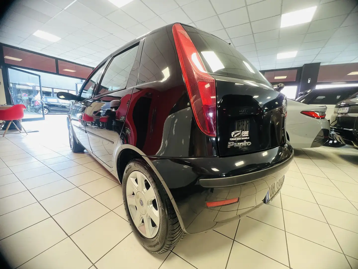 Fiat Punto 5p 1.2 natural p. Distribuzione /Bombole eseguite Noir - 2