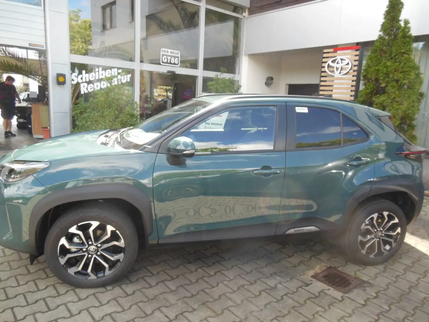 Toyota Yaris Cross Hybrid 130 1.5 VVT-i Teamplayer* m. Safety+Winterp Verde - 2