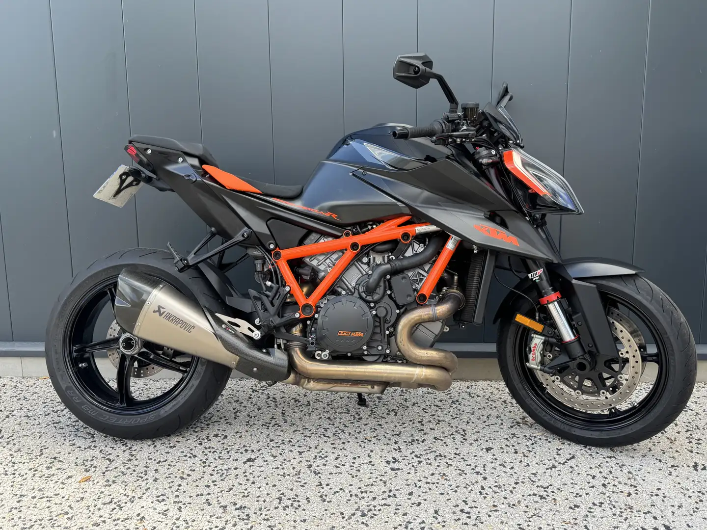 KTM 1290 Super Duke R - 1