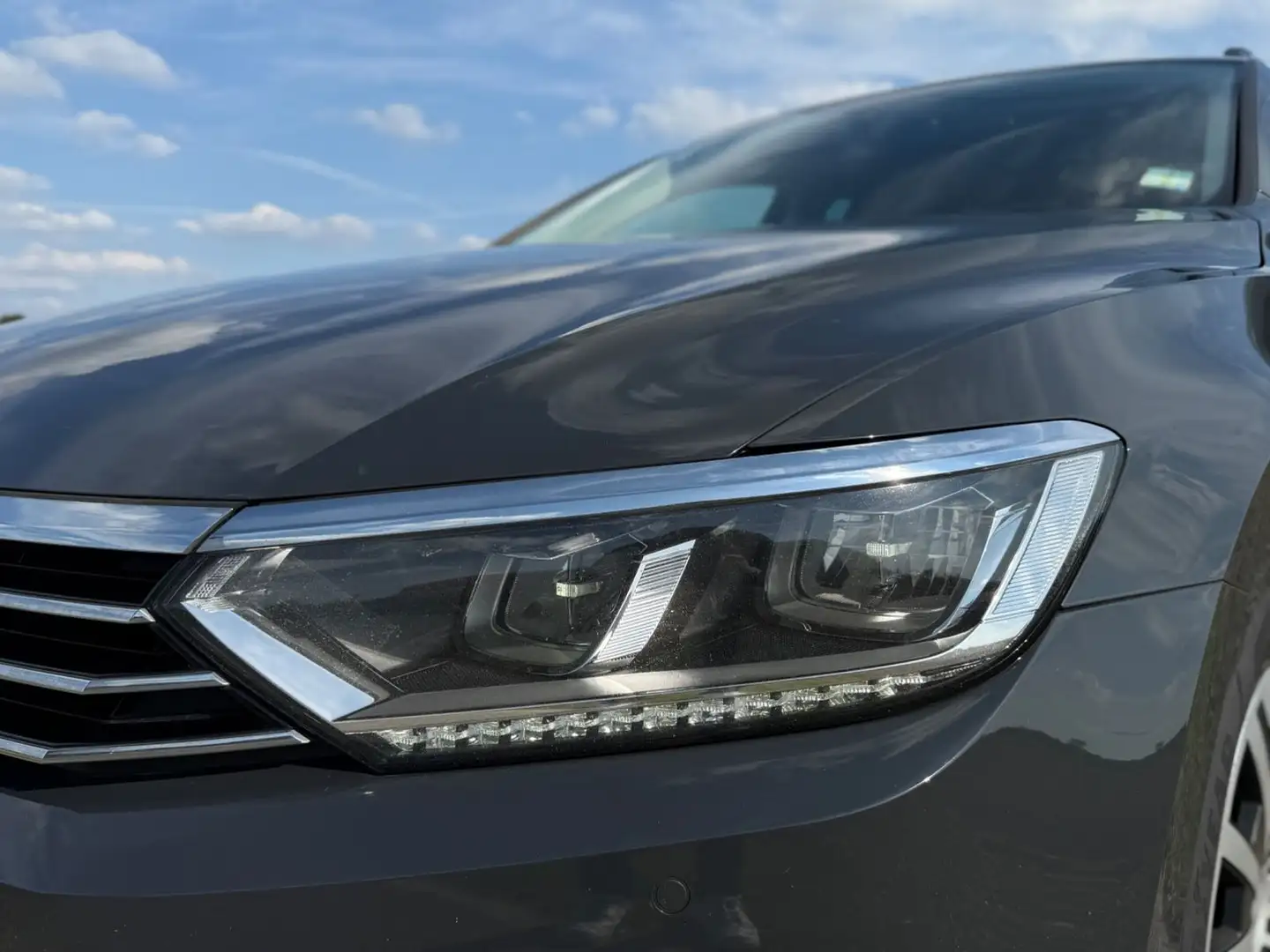 Volkswagen Passat Variant 2.0 TDI / ACC / Scheckheft Grau - 2