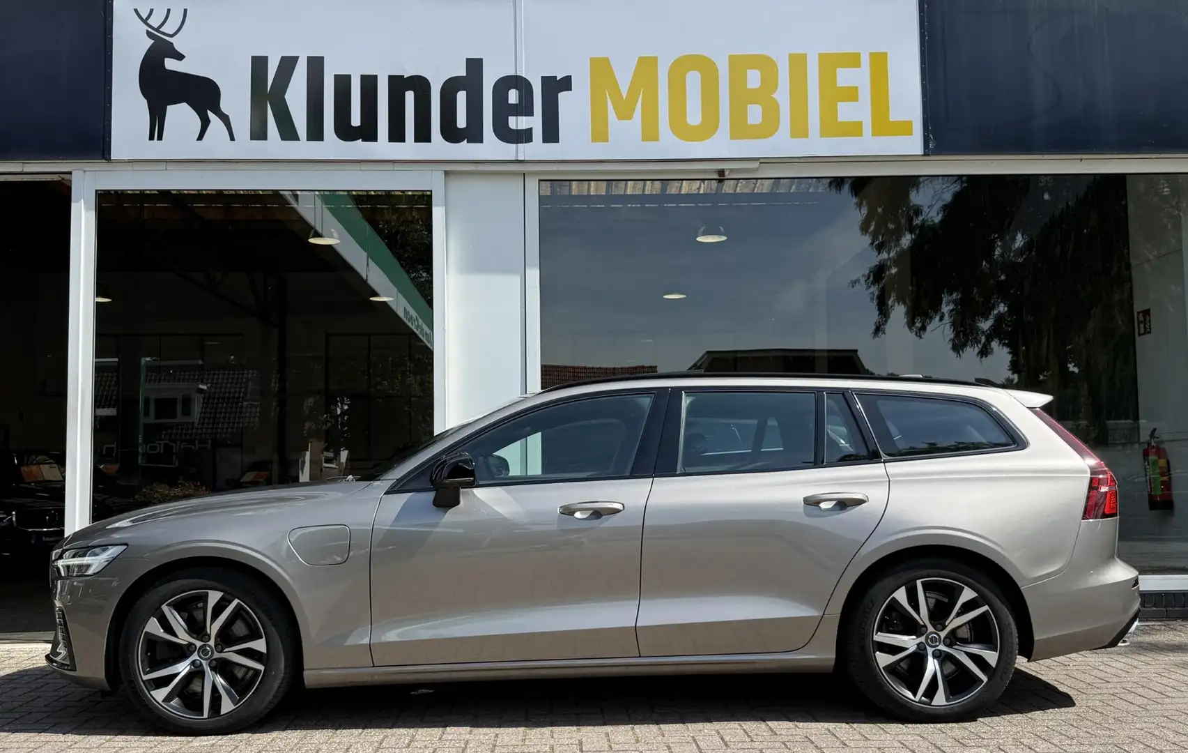 Volvo V60 2.0 T6 Recharge AWD R-Design |Panorama|360°Camera| Grigio - 2