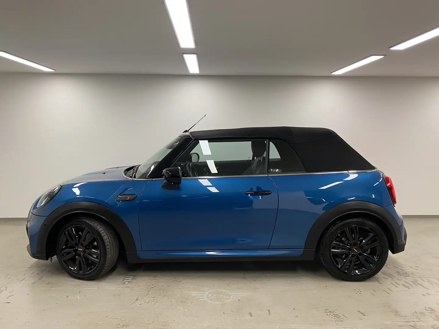 MINI Cooper S Cabrio Cooper S Cabrio JCW Trim Drivingass. Parkass. Head Blau - 2