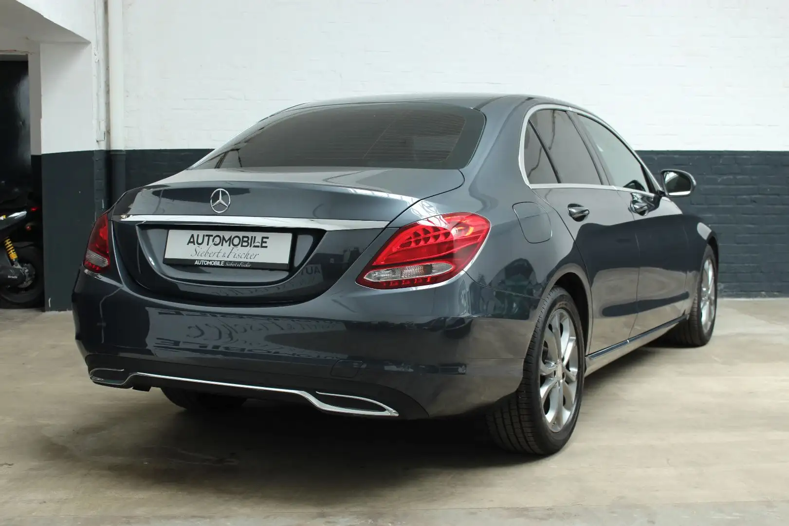 Mercedes-Benz C 180 Lim. Autom. Avantgarde*Navi*Sitzhz*PDC*Alu Gris - 2