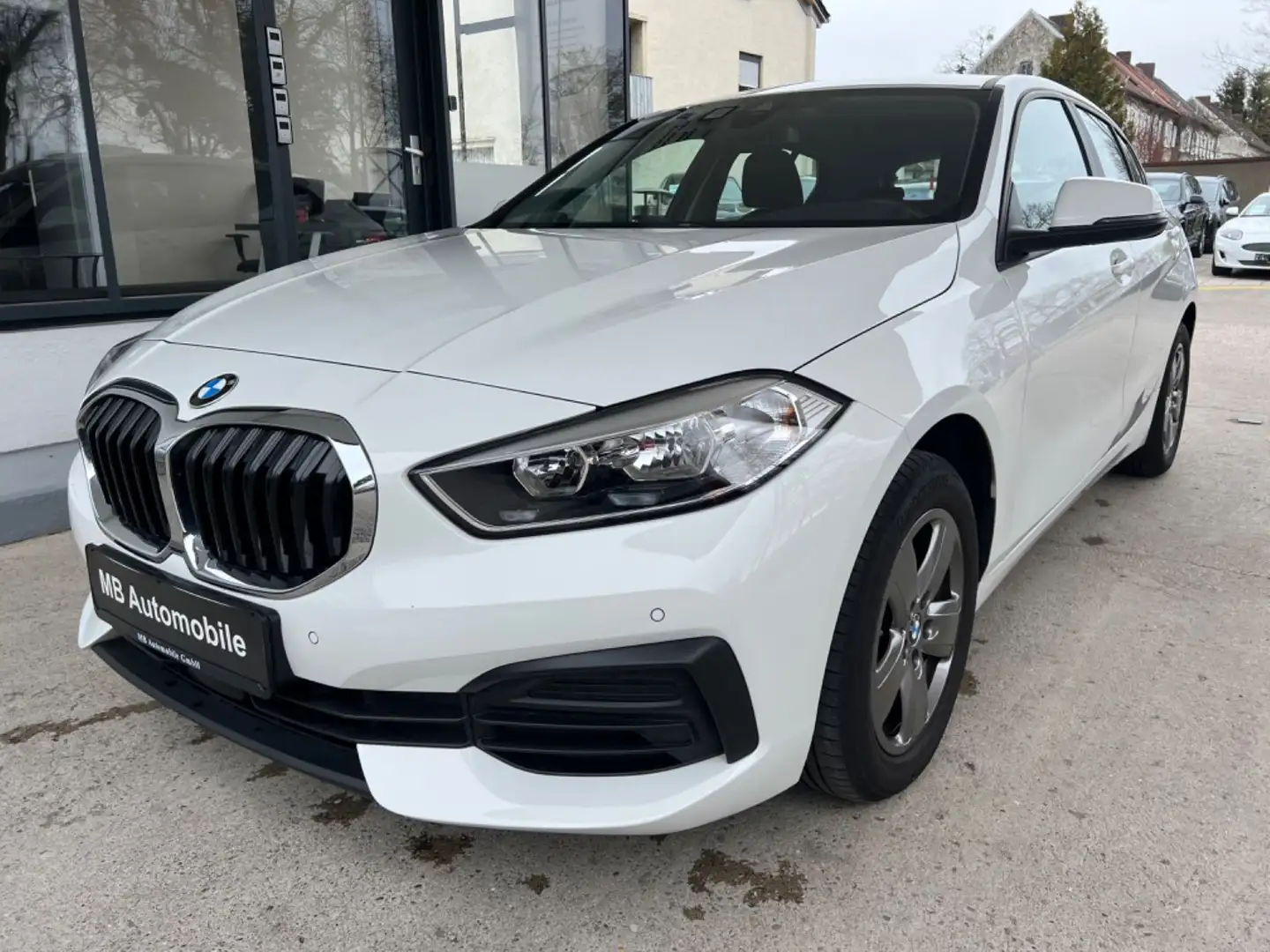 BMW 116 d  Aut. Advantage* bijela - 1