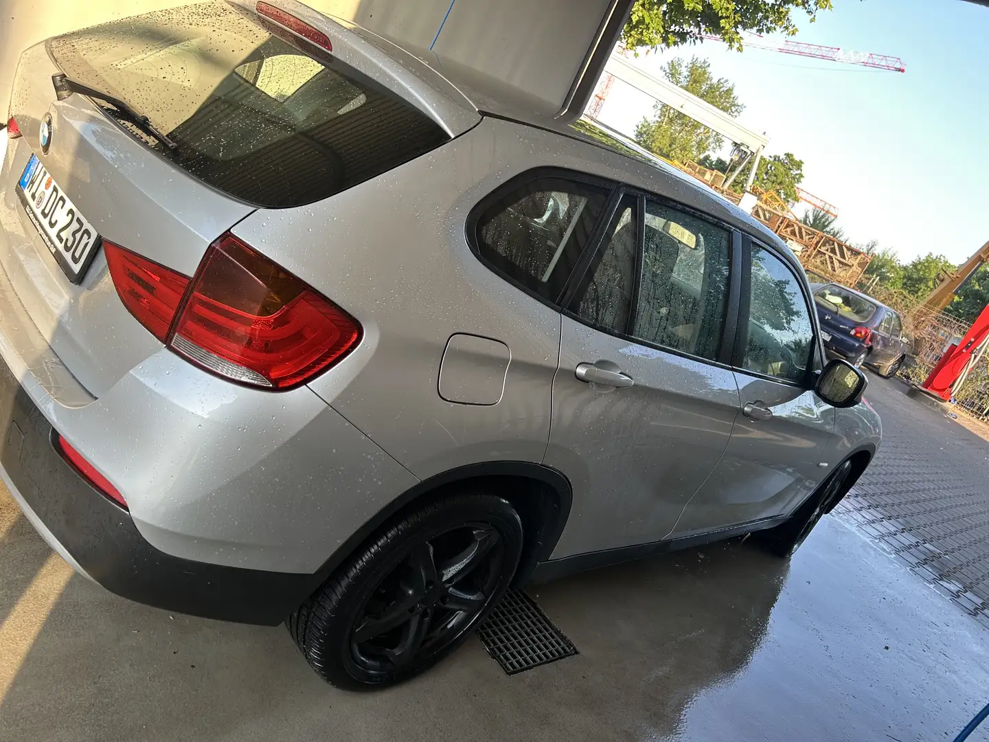 BMW X1 18 i sDrive Grau - 1