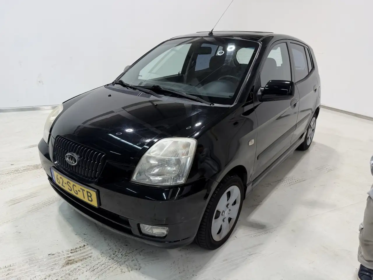 Kia Picanto 1.0 X-treme — photo 1 of 8