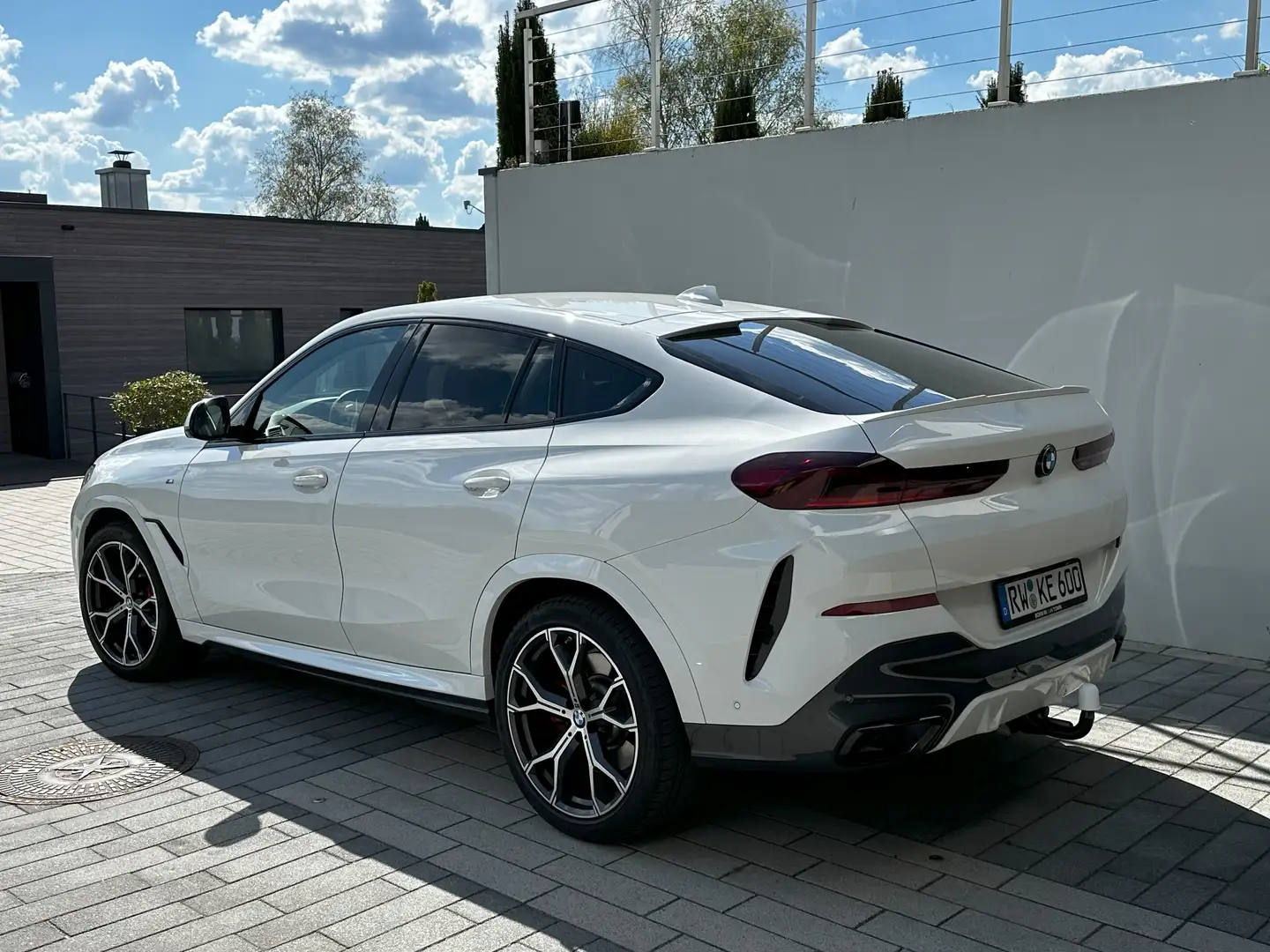 BMW X6 M M50i Schwarz - 1