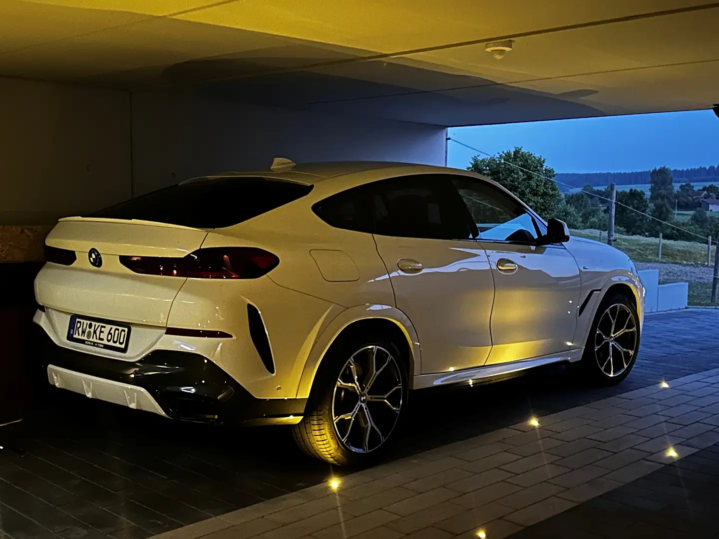 BMW X6 M M50i Weiß - 1