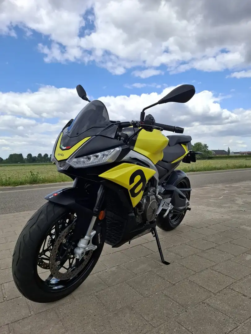 Aprilia Tuono 660 Geel - 1