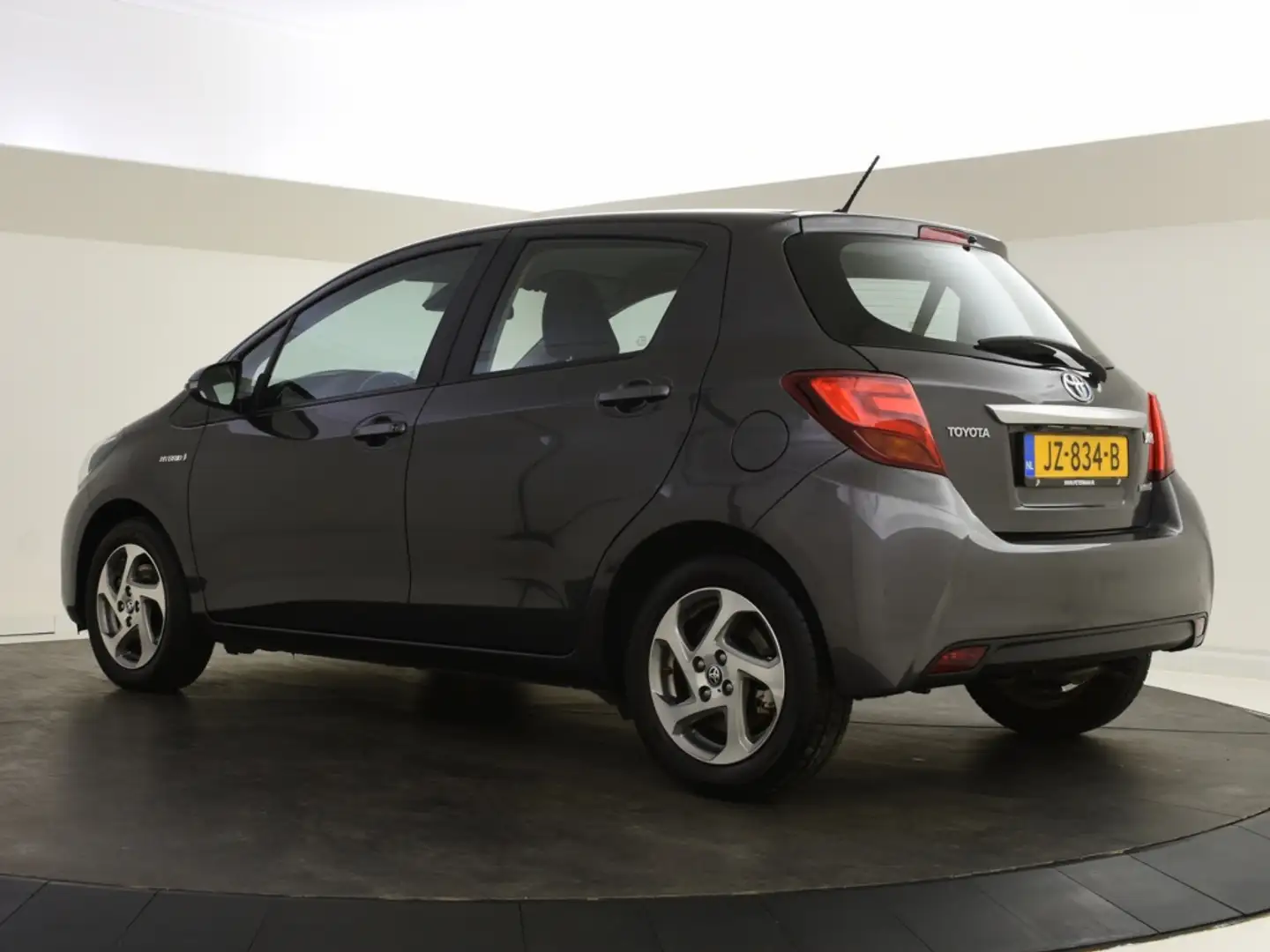 Toyota Yaris 1.5 Hybrid Trend | Navigatie | Eerste Eigenaar Grau - 2