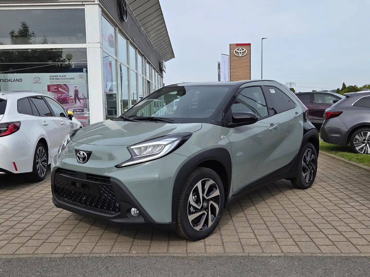 Toyota Aygo X 1,0l VVT-i Teamplayer LED Schwarz - 2