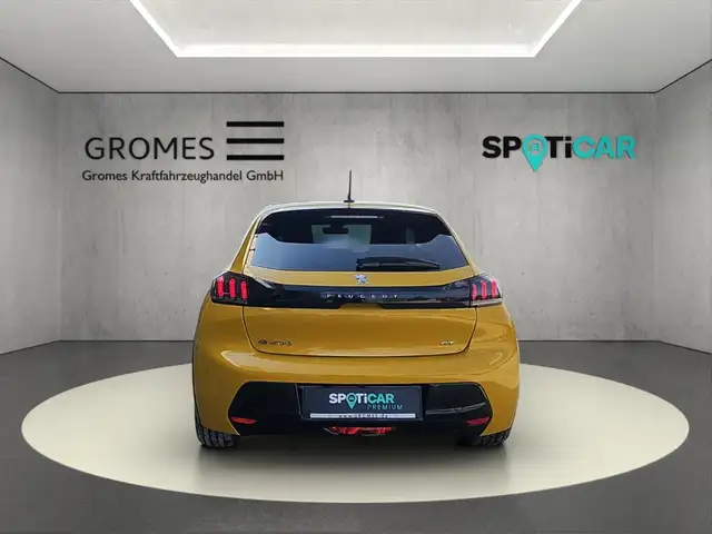 Peugeot 208 view 4