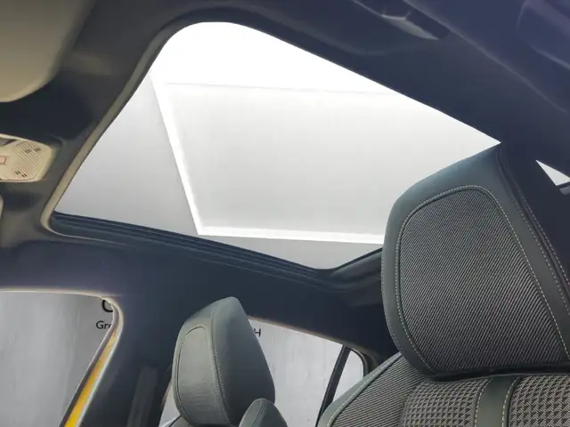 Peugeot 208 view 17