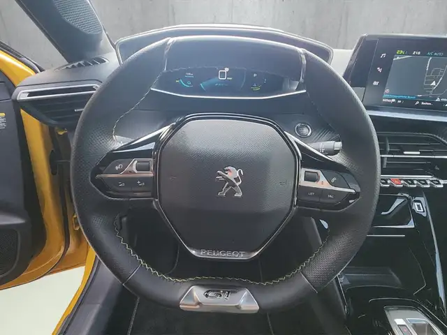 Peugeot 208 view 10