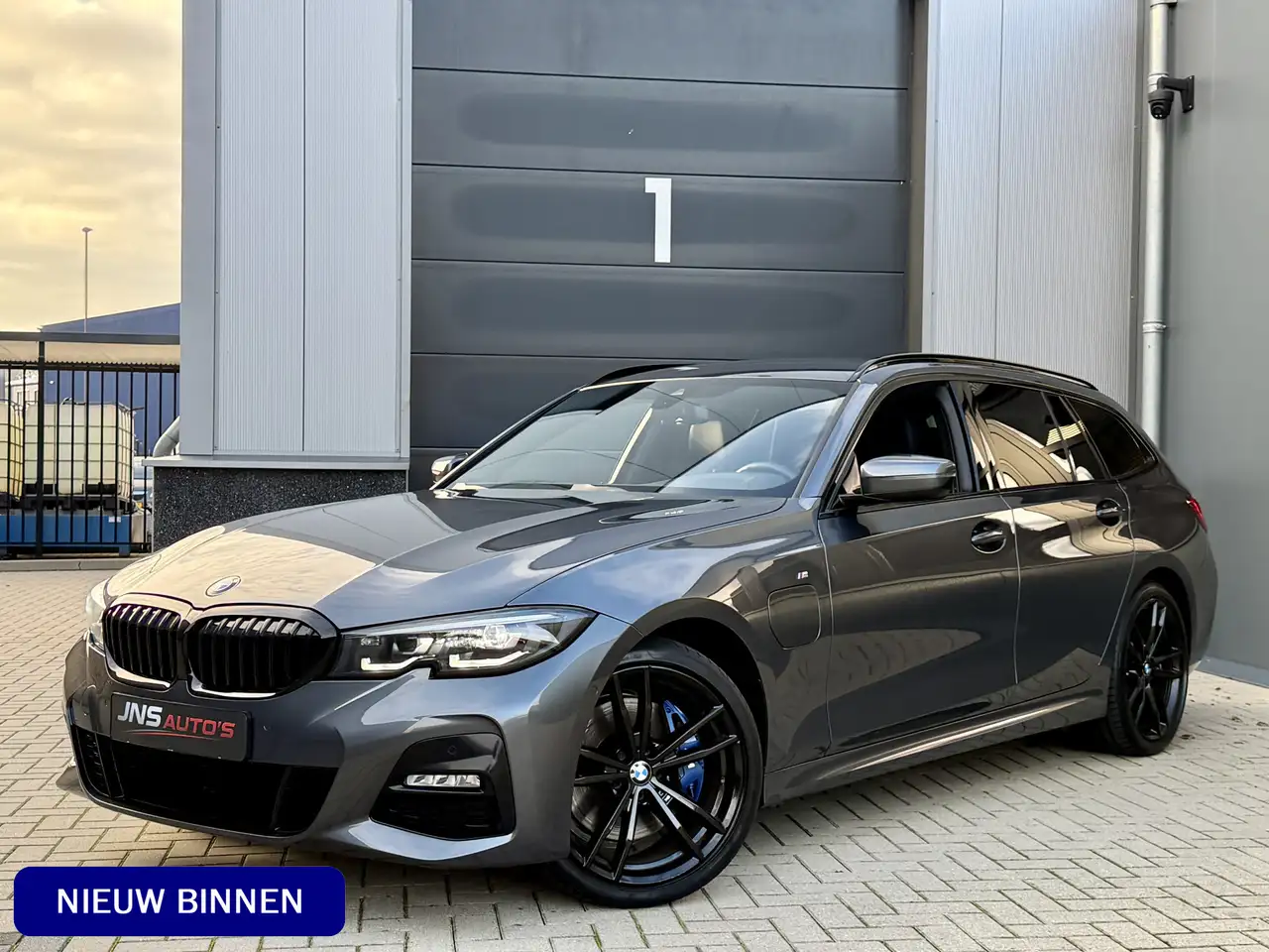 BMW 330