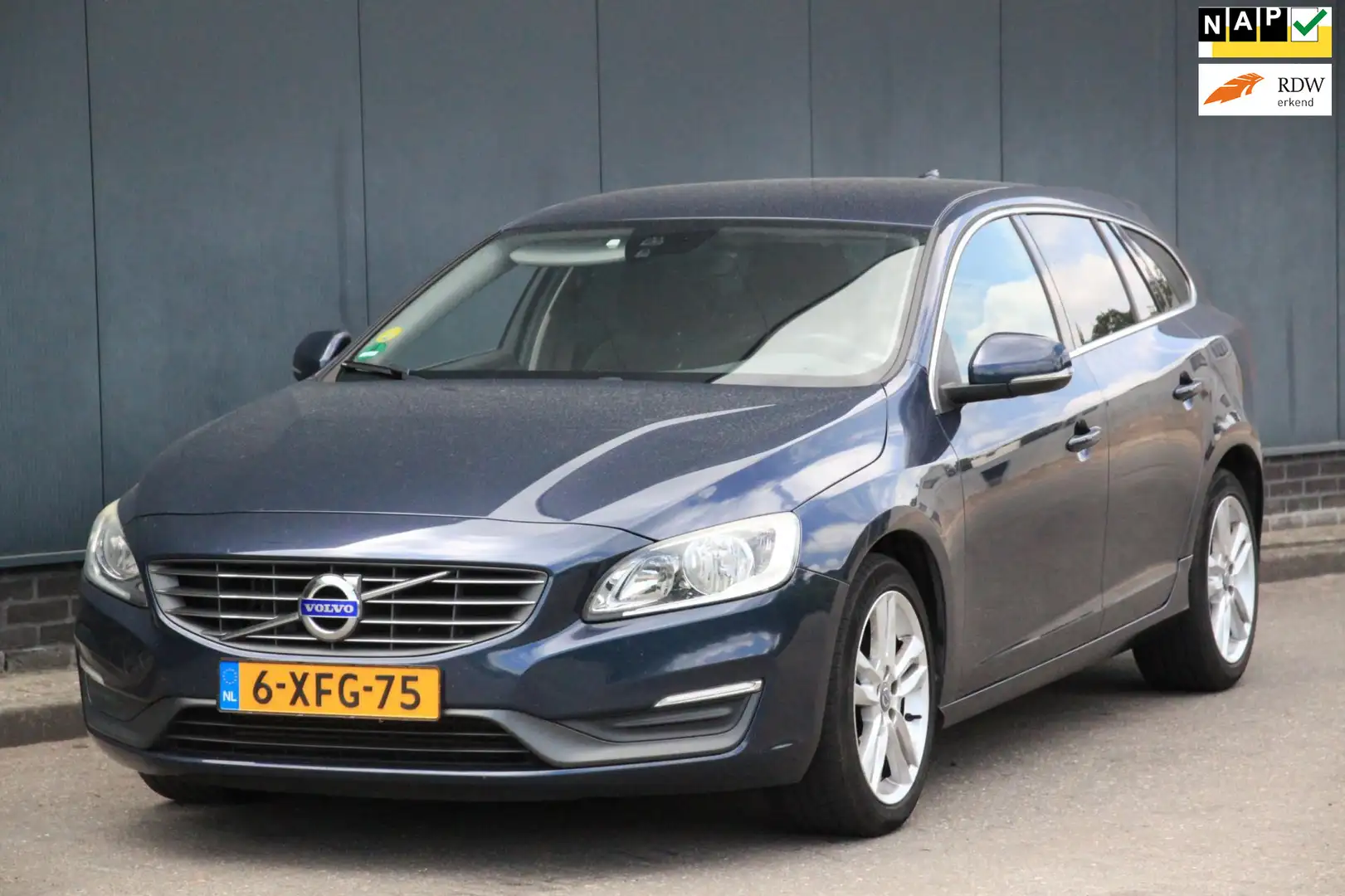 Volvo V60 2.0 D4 Momentum Navigatie/Parkeersensor/Trekhaak/1 Blu/Azzurro - 1