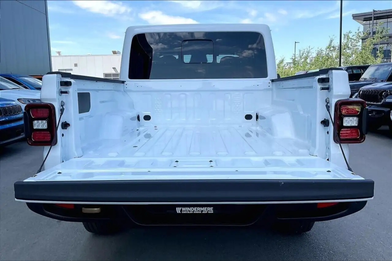 Jeep Gladiator photo Jeep Gladiator