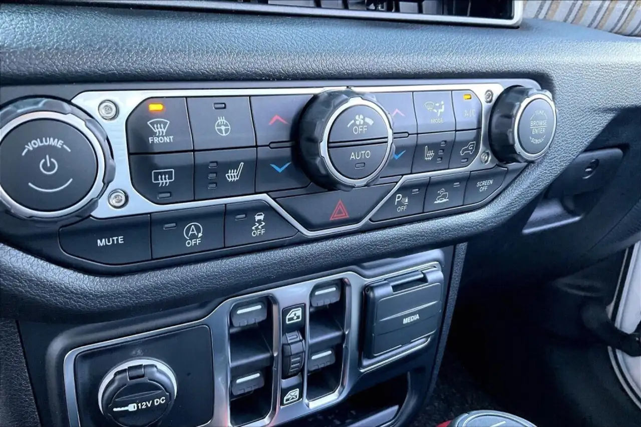 Jeep Gladiator photo Jeep Gladiator