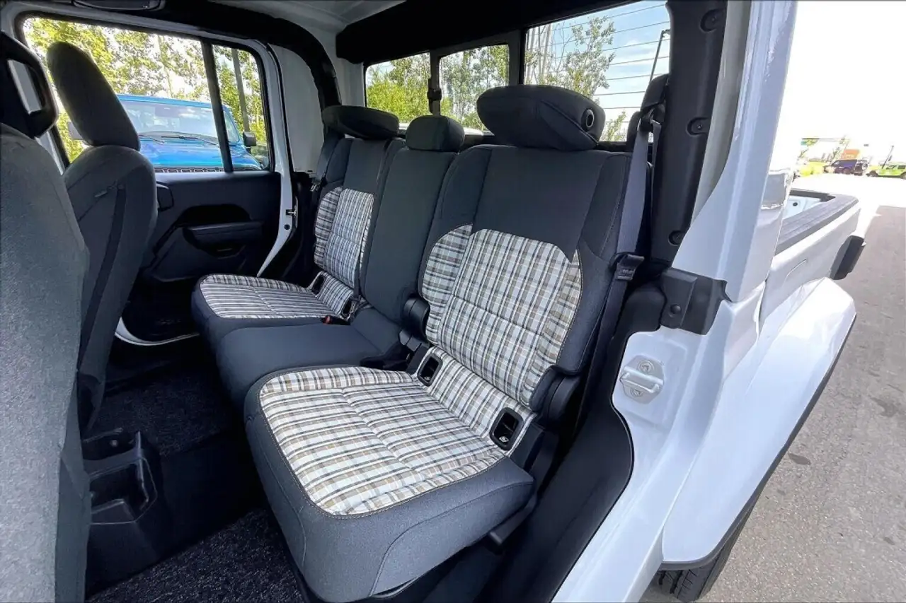 Jeep Gladiator photo Jeep Gladiator