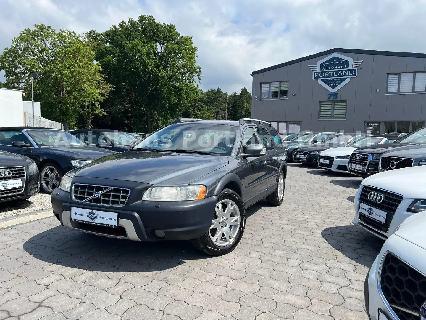 Volvo XC70 2.4 D AWD Edition/1.Hand/S-Heft/Xenon/AHK Grau - 1
