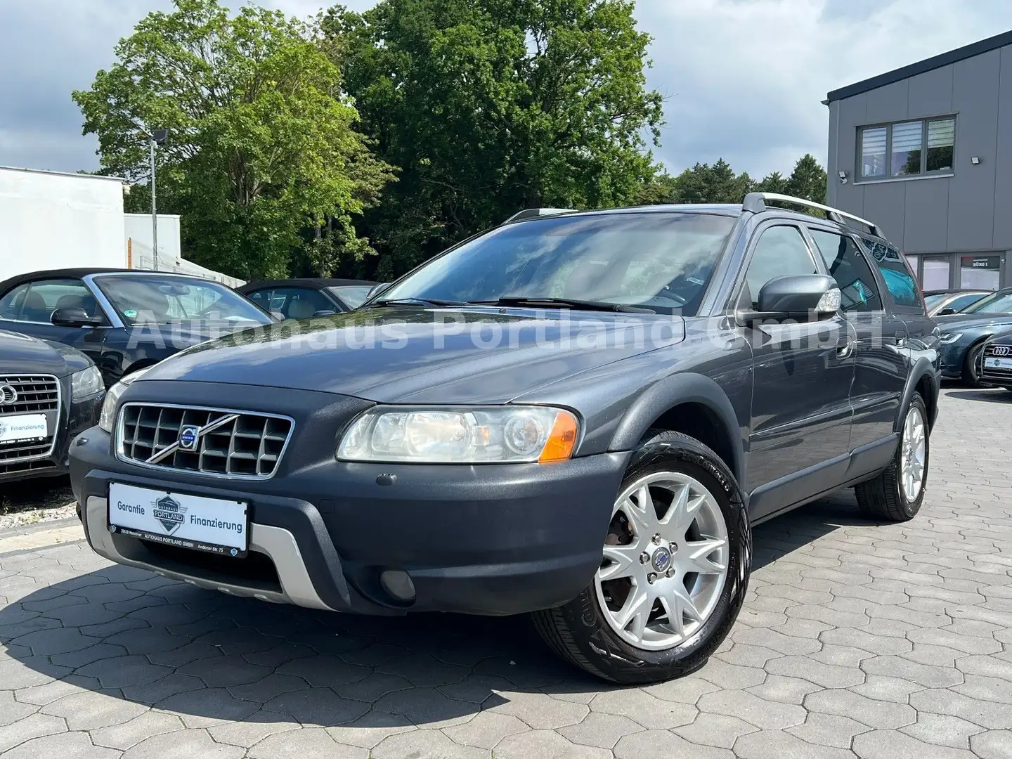 Volvo XC70 2.4 D AWD Edition/1.Hand/S-Heft/Xenon/AHK Grau - 2