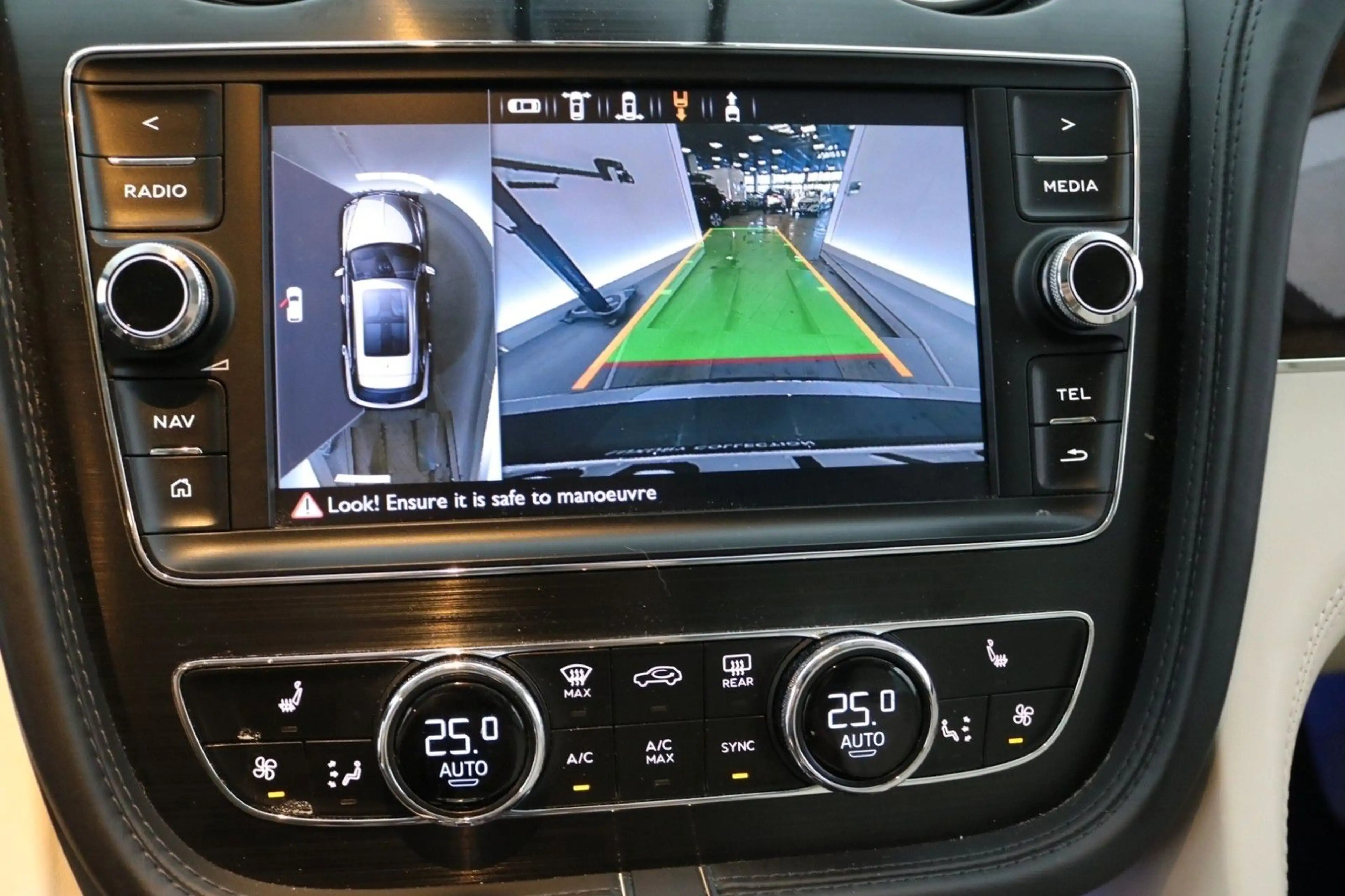 Bentley Bentayga 3.0 Hybrid 4WD Autom. — photo 11